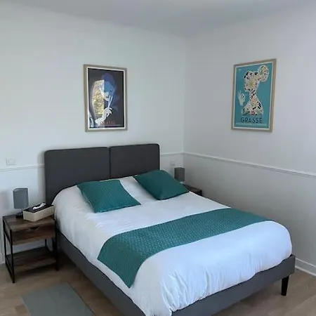 Au Calme A Avec Piscine Et Privee Grasse